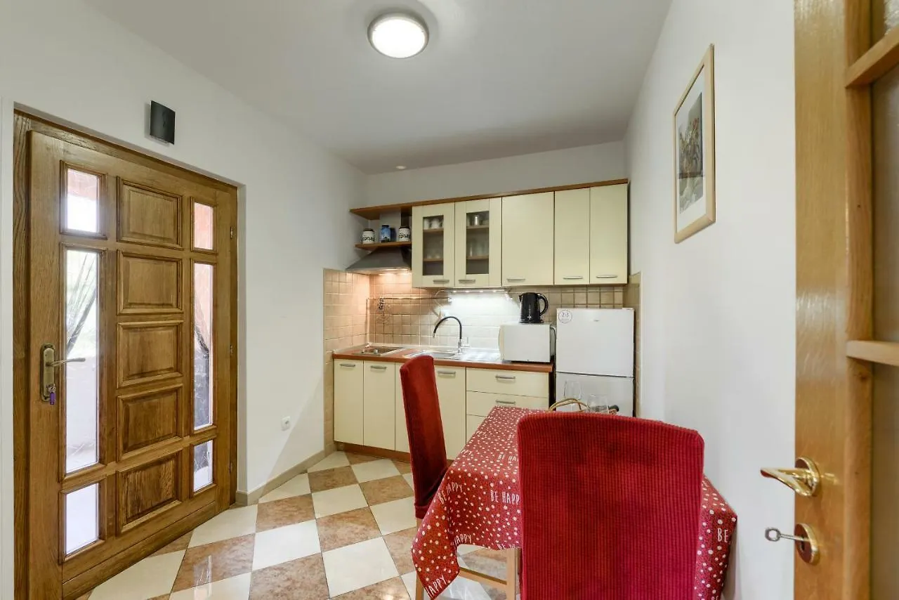Apartment Pegy زادار
